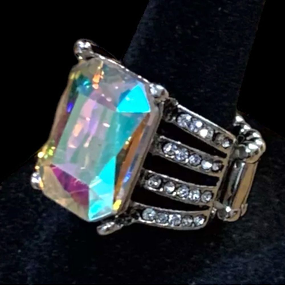 Gorgeous Statement Piece Ring!! New - image 2